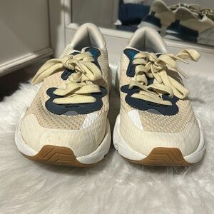 Women’s sorel sneakers size 9